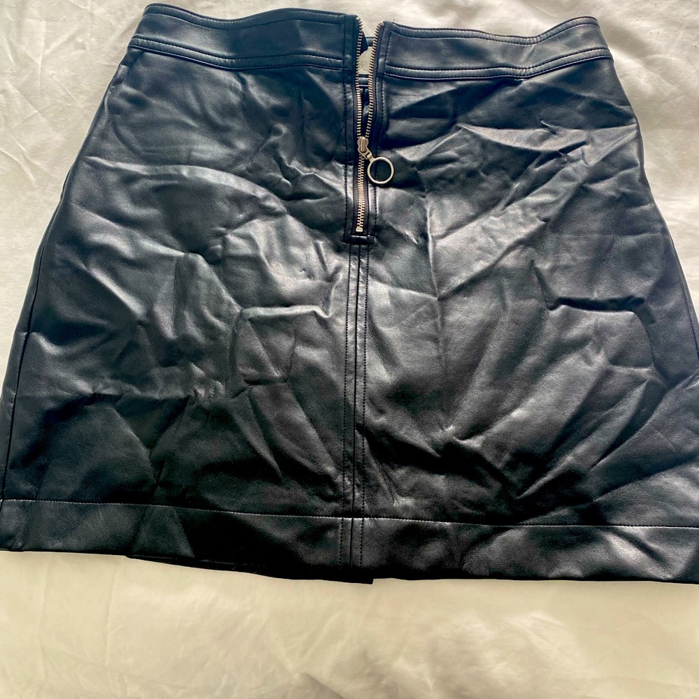 Wilfred size 8 faux leather mini skirt